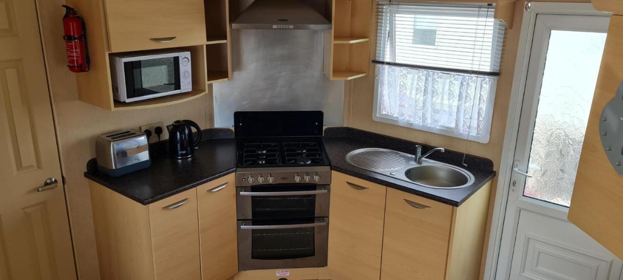 Hotel Lovely Caravan With Decking At Coral Beach Park In Lincolnshire Ref 77001C Ingoldmells Exteriér fotografie