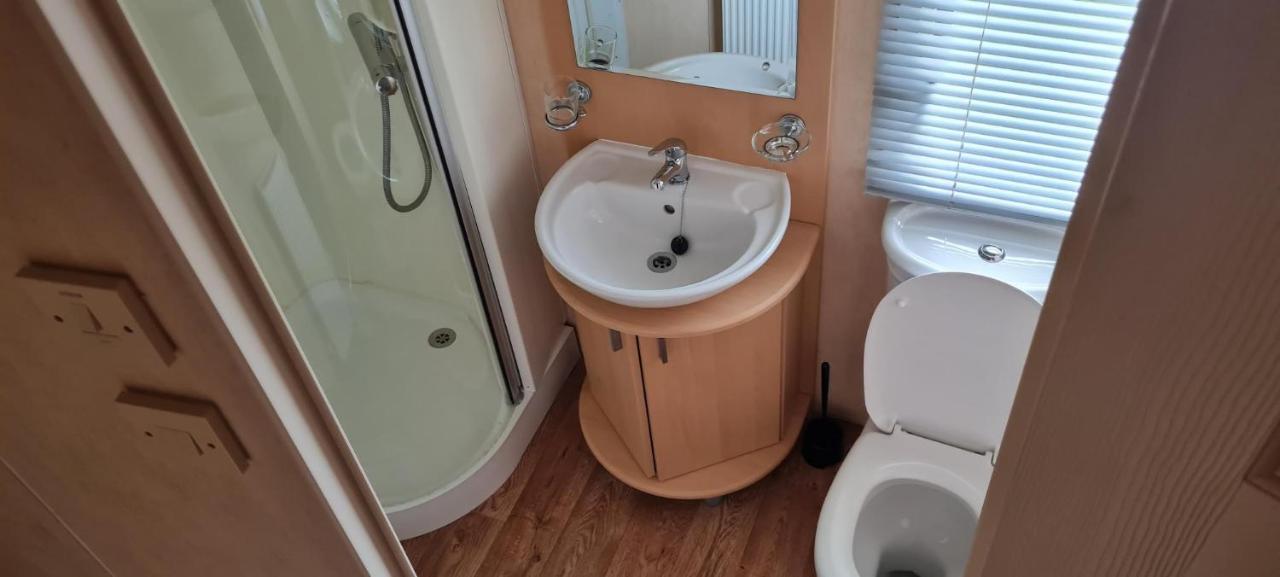 Hotel Lovely Caravan With Decking At Coral Beach Park In Lincolnshire Ref 77001C Ingoldmells Exteriér fotografie