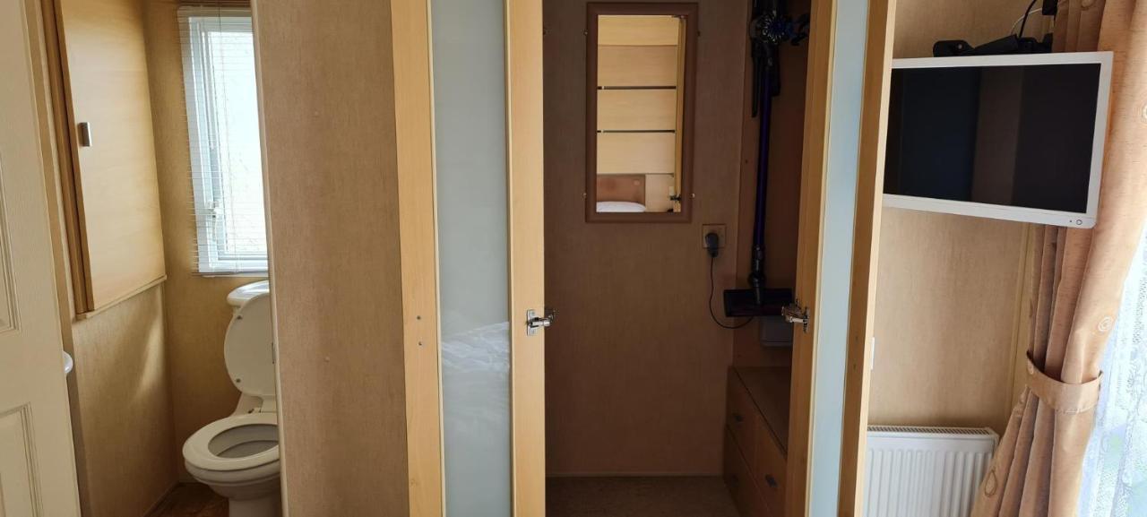 Hotel Lovely Caravan With Decking At Coral Beach Park In Lincolnshire Ref 77001C Ingoldmells Exteriér fotografie